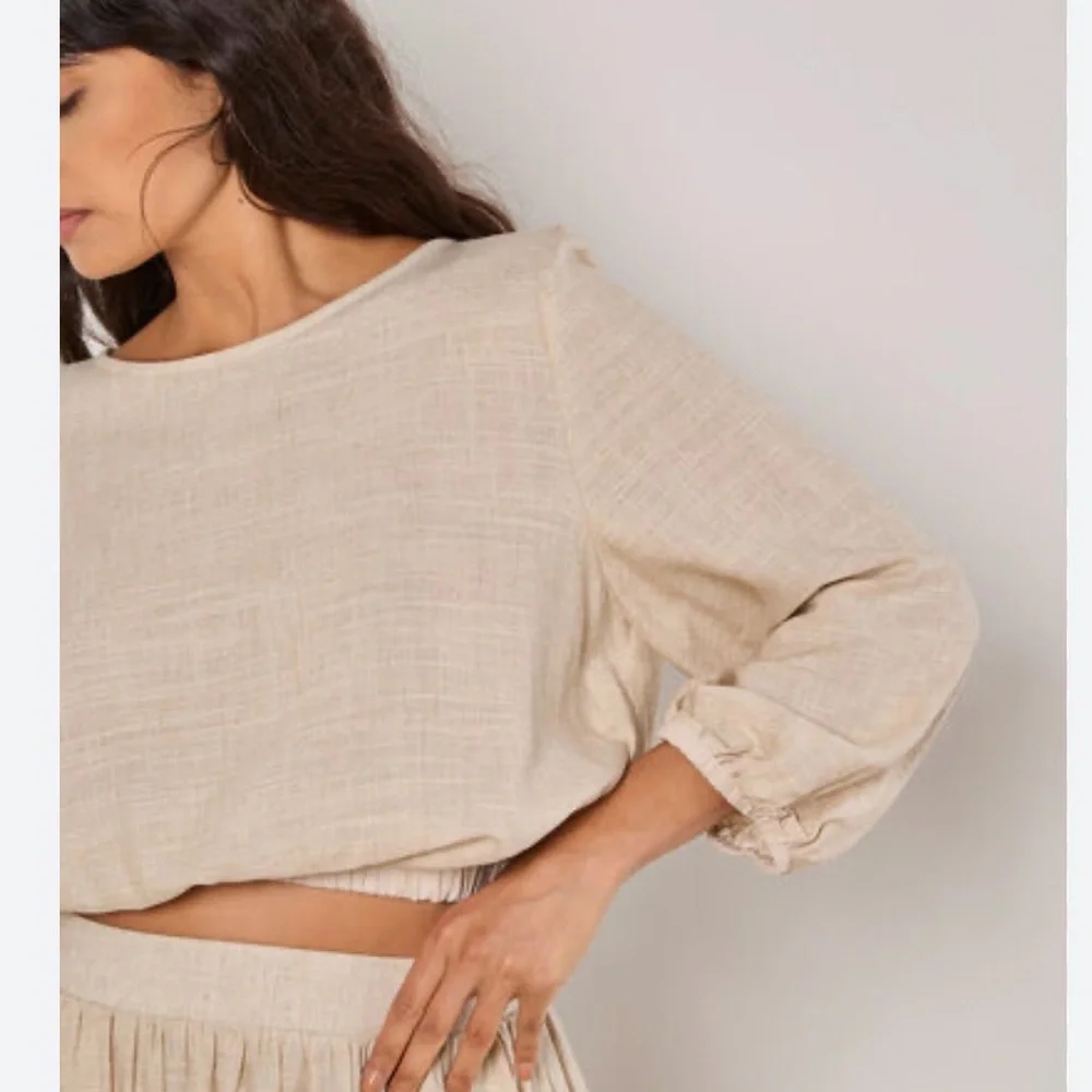 APRICOT Linen Blend Bubble Hem Crop Top - Picture 3 of 6